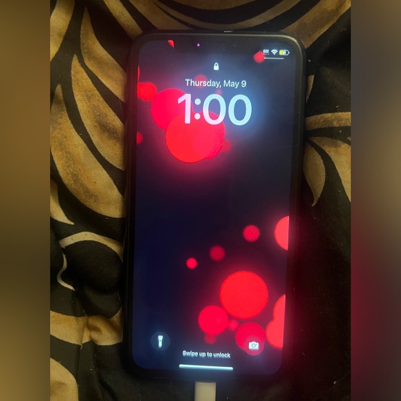 iphone xr cracked back